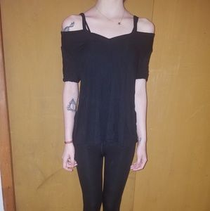 Black off-shoulder Tee